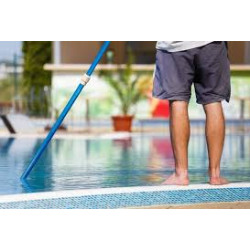Pool cleaning and balancing per service